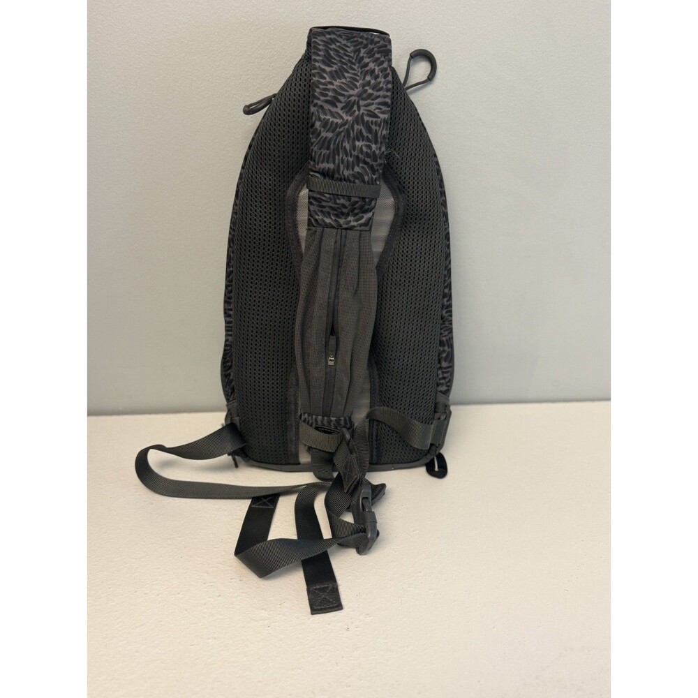 Merrell Sling Backpack Gray Black Pattern Single Strap Crossbody Bag Backpack - Picture 2 of 12